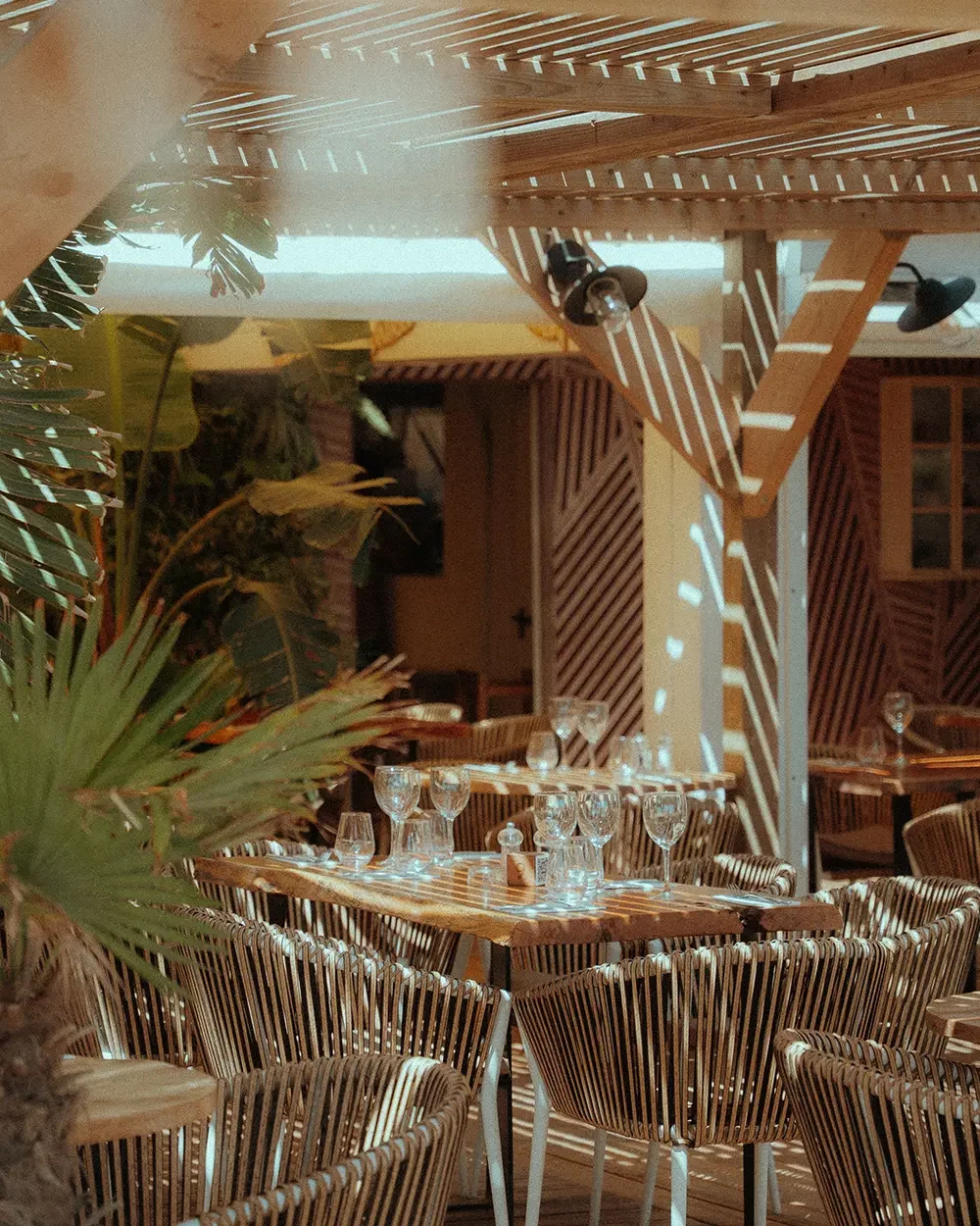 Interieur-club-plage-o-pied-nus-2025